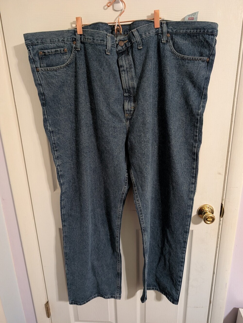New Wrangler Mens Jeans Blue Denim Relaxed Fit Size 56x30 NWT